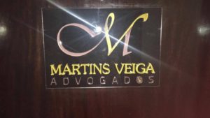 Placa de acrílico da porta com logotipo Martins Veiga